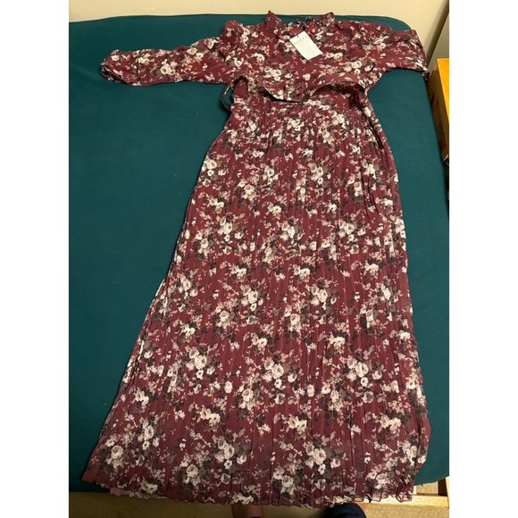 Daria Floral Pleated Chiffon Dress - Picture 9 of 10